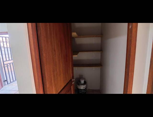 BUSINESS PROPERTY TO RENT IN LYNNWOOD GLEN